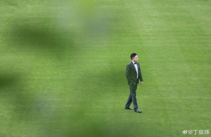 孙俪晒和丁俊晖合影追星成功