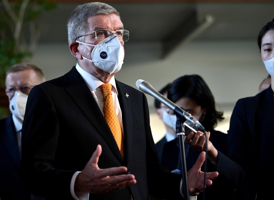 巴赫与菅义伟在东京举行会谈