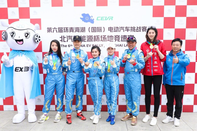 潘晓婷青海参加电动汽车挑战赛 父母同行