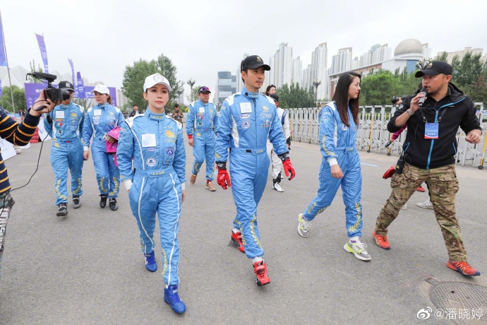 潘晓婷青海参加电动汽车挑战赛 父母同行