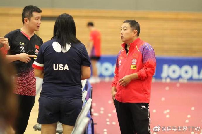 中国驻洛杉矶总领事张平看望国乒