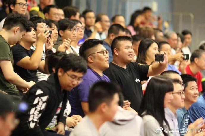 中国驻洛杉矶总领事张平看望国乒