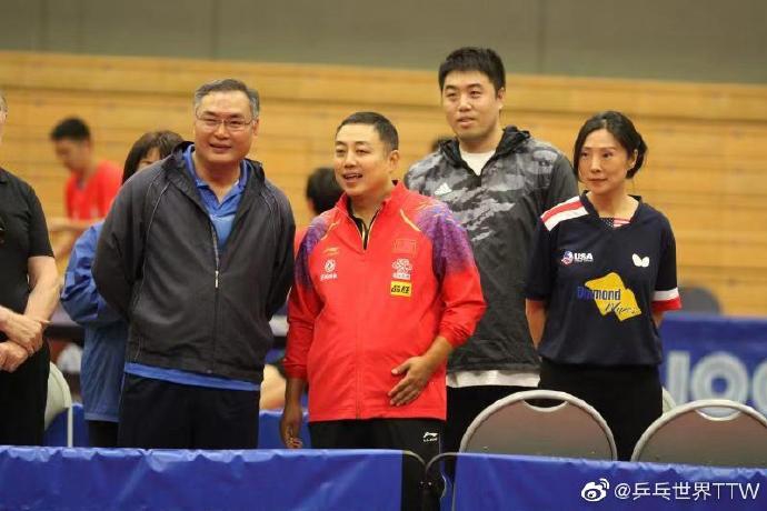 中国驻洛杉矶总领事张平看望国乒