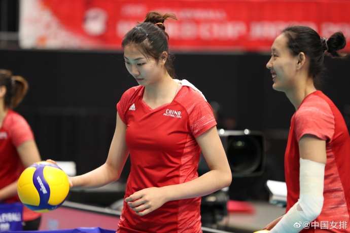 中国女排进行适应场地训练