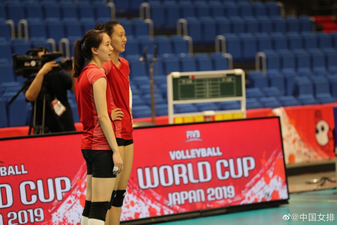 中国女排进行适应场地训练