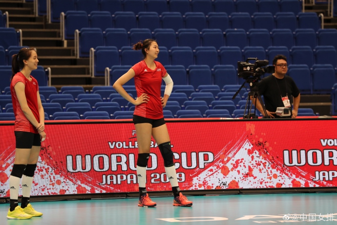 中国女排进行适应场地训练