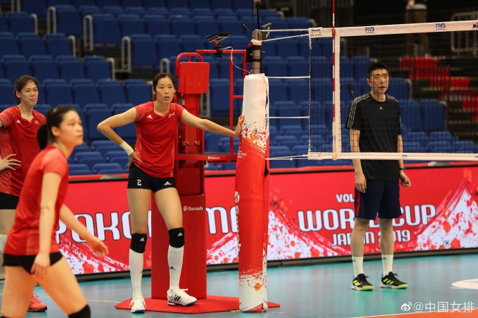 中国女排进行适应场地训练