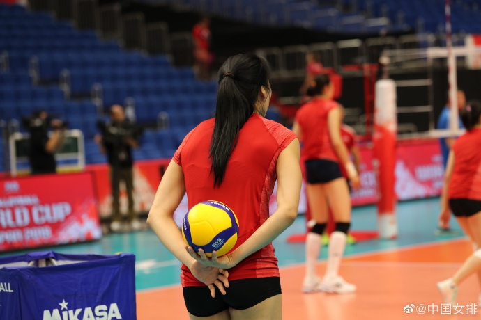 中国女排进行适应场地训练