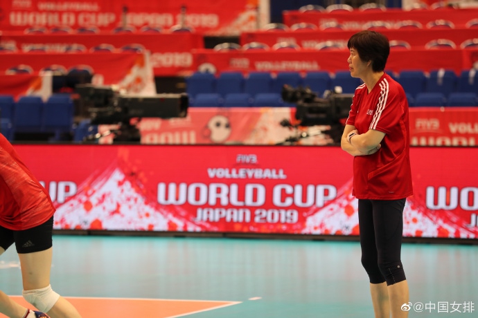 中国女排进行适应场地训练