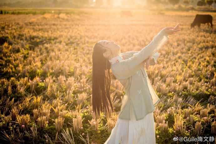 隋文静晒出古装美照