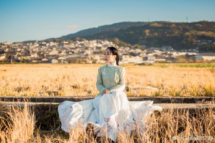 隋文静晒出古装美照