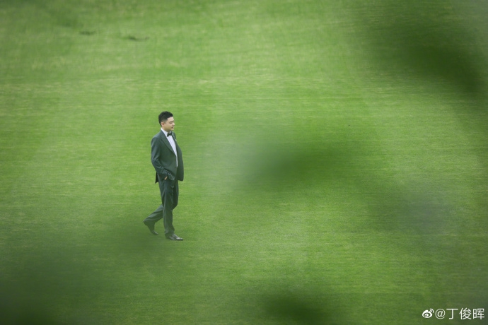 孙俪晒和丁俊晖合影追星成功