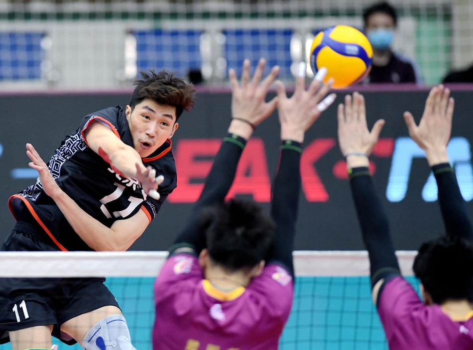 男排联赛首回合北京3-2上海