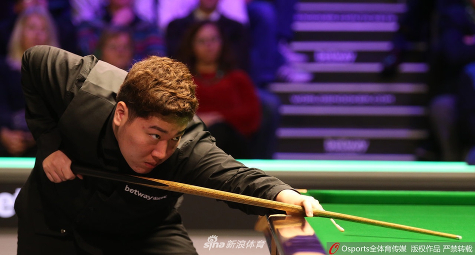 英锦赛颜丙涛6-1罗伯逊进8强