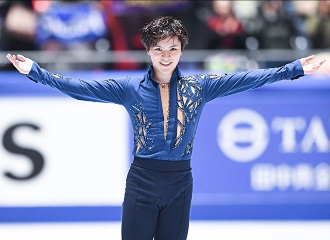 花滑选手比赛服原料被做成口罩