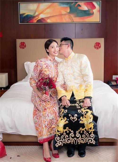 魏秋月诞下爱子