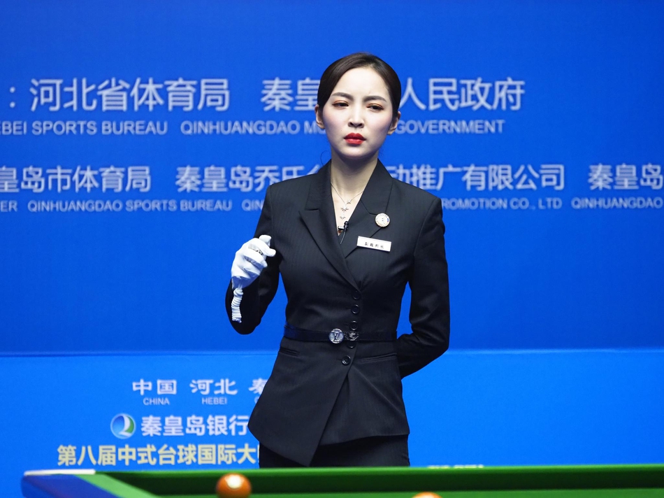 最美女裁判执裁中式台球巅峰战