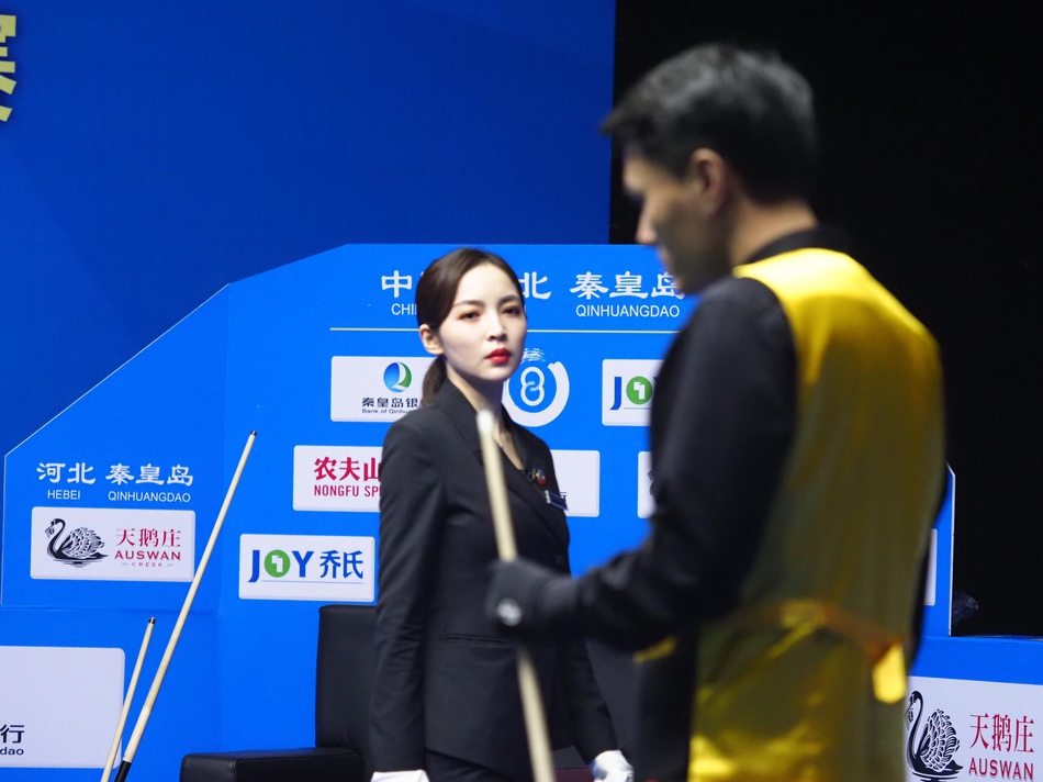 最美女裁判执裁中式台球巅峰战