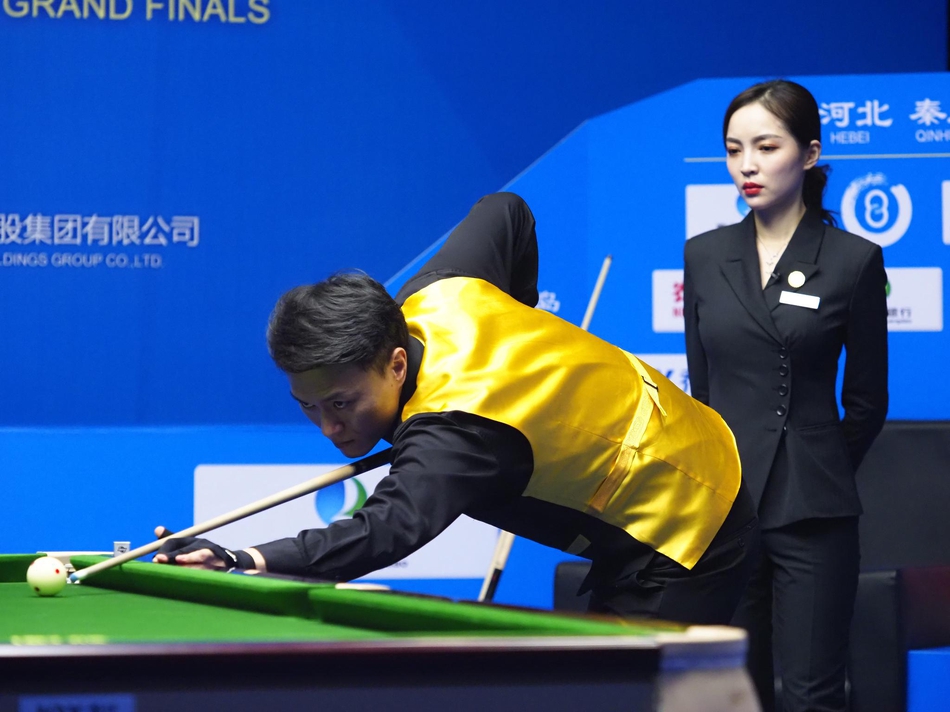 最美女裁判执裁中式台球巅峰战