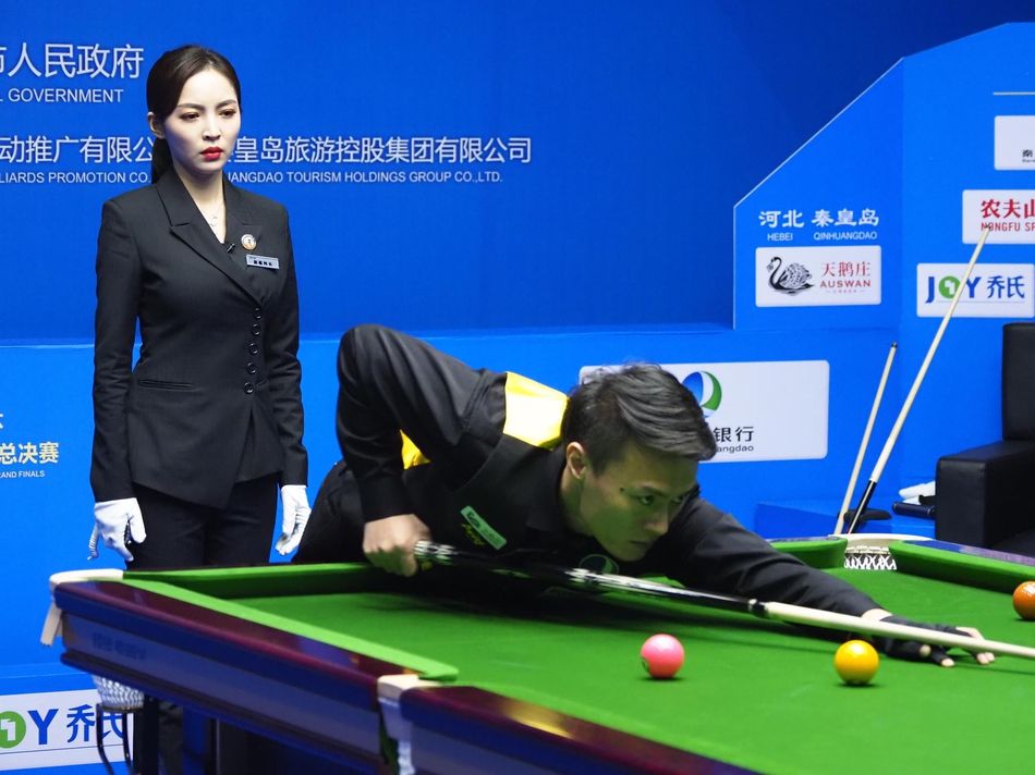 最美女裁判执裁中式台球巅峰战