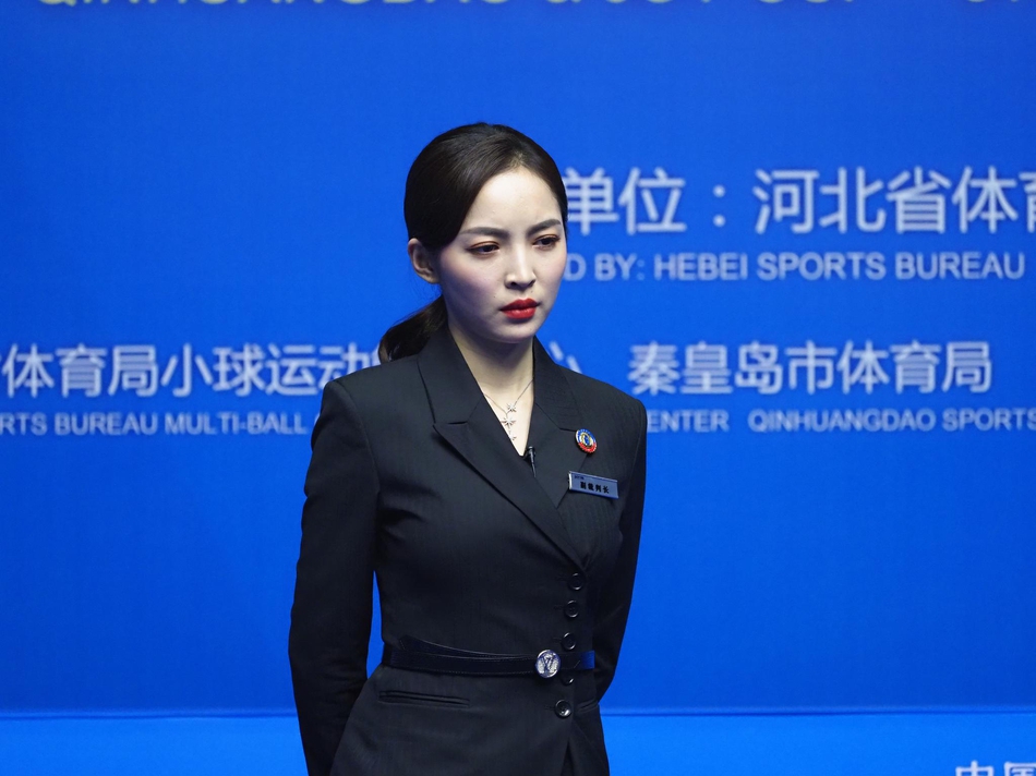最美女裁判执裁中式台球巅峰战