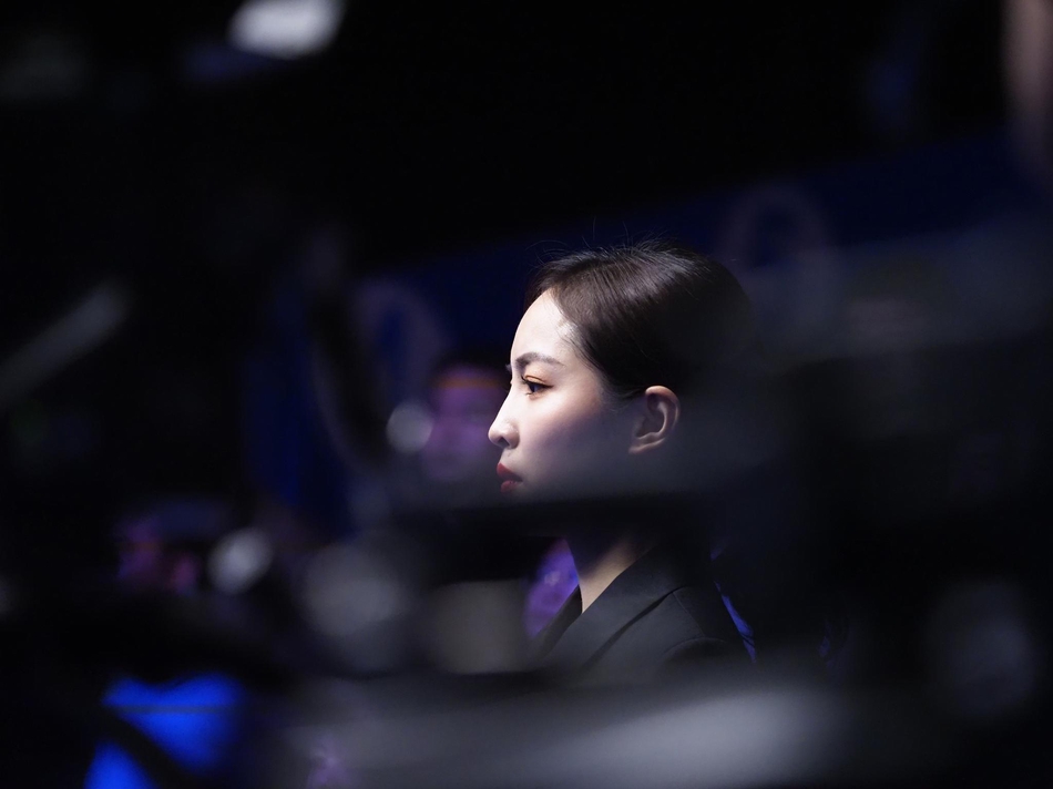 最美女裁判执裁中式台球巅峰战