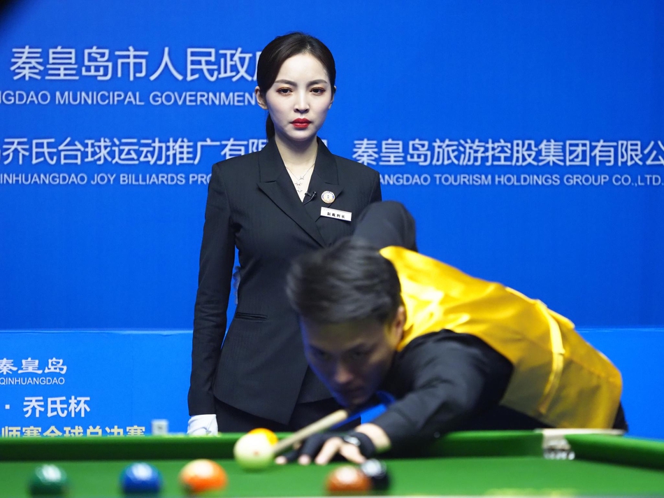 最美女裁判执裁中式台球巅峰战
