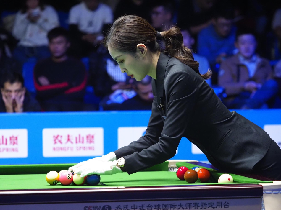 最美女裁判执裁中式台球巅峰战