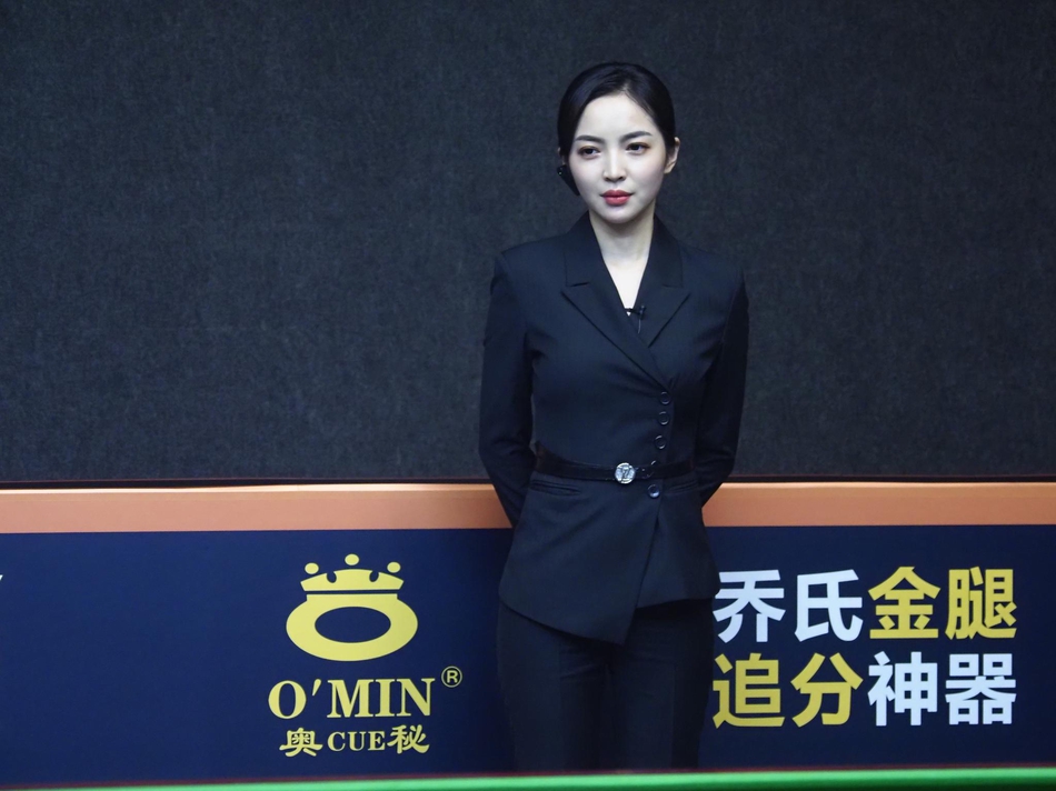 程野搭档最美台球女裁判执裁