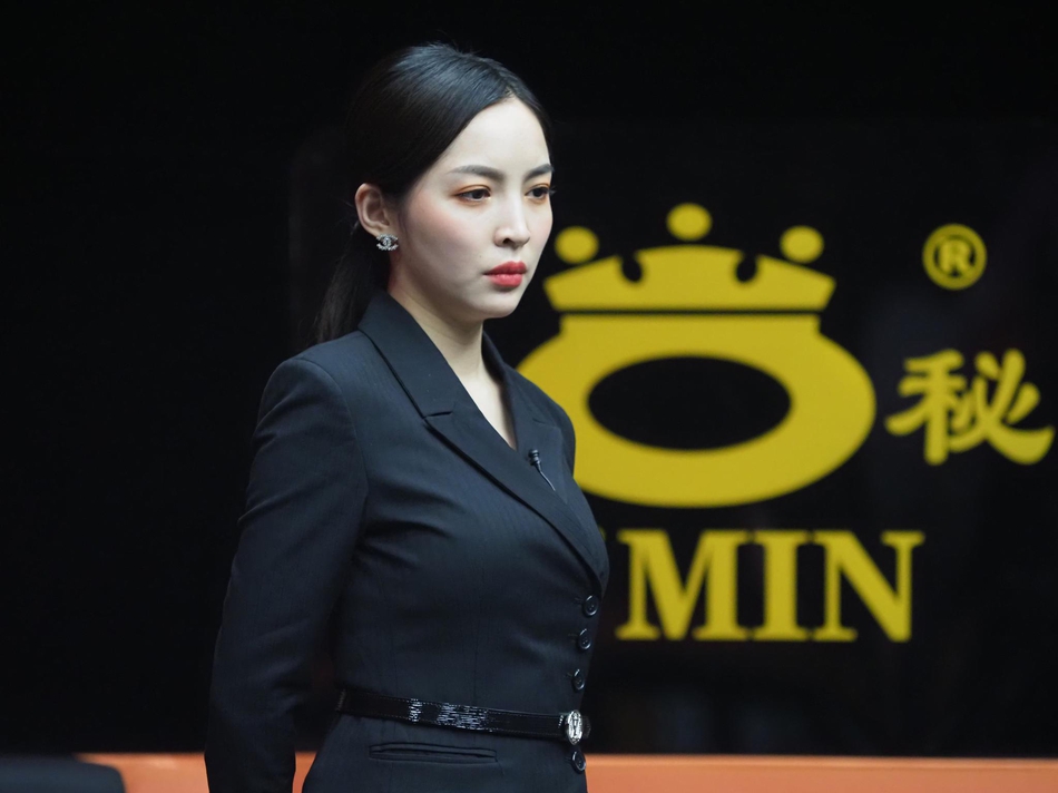 “最美台球裁判”王钟瑶爆红