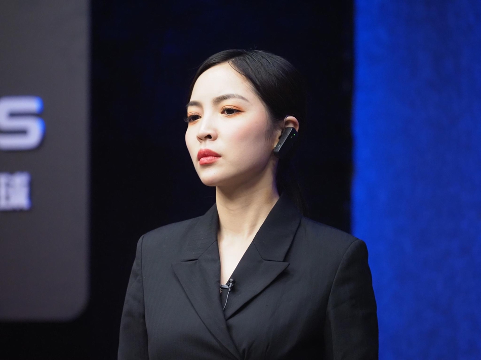 “最美台球裁判”王钟瑶爆红