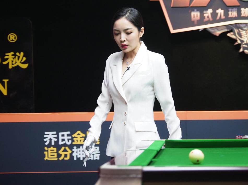 “最美台球裁判”王钟瑶爆红