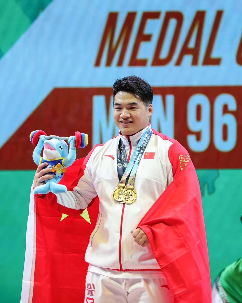 田涛获举重世锦赛2金1银