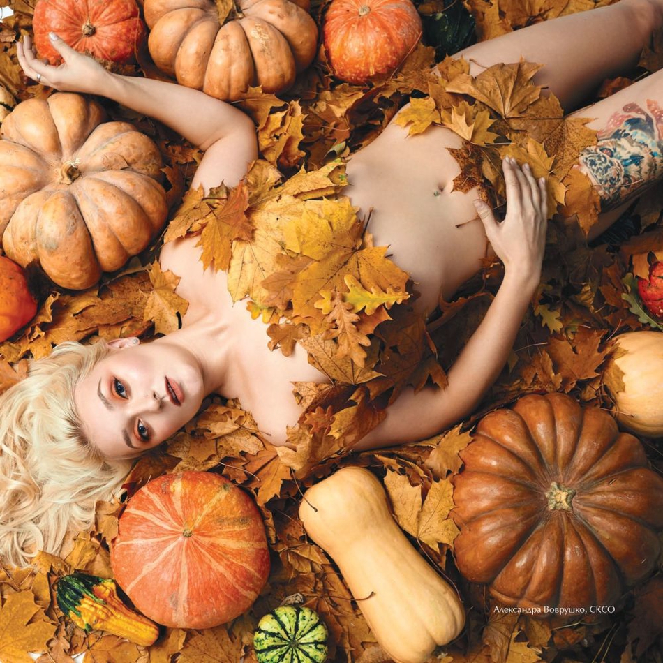 美！俄罗斯冰球女将拍限量版日历