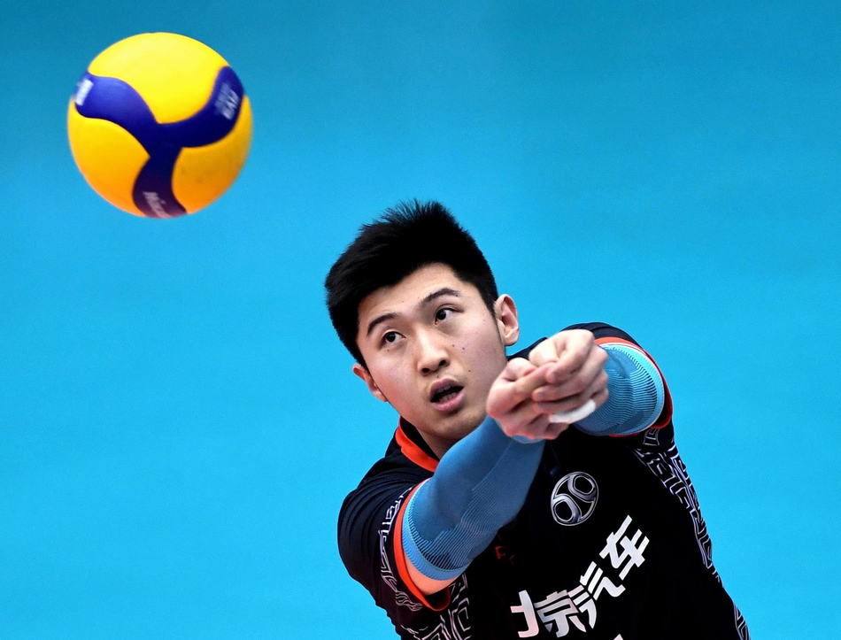 男排联赛首回合北京3-2上海
