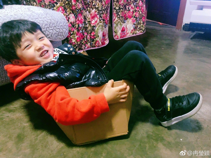 邹市明冉莹颖八周年撒狗粮