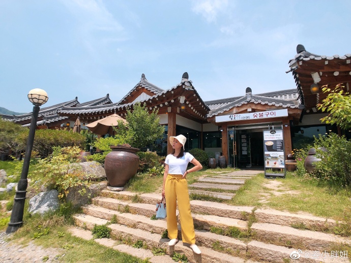 何姿晒出美照祝福高考学子