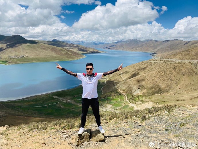 肖国栋晒出游玩西藏美照