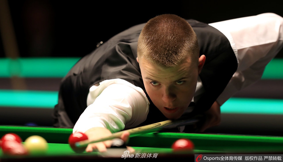 英锦赛首轮奥沙利文6-0布尔曼