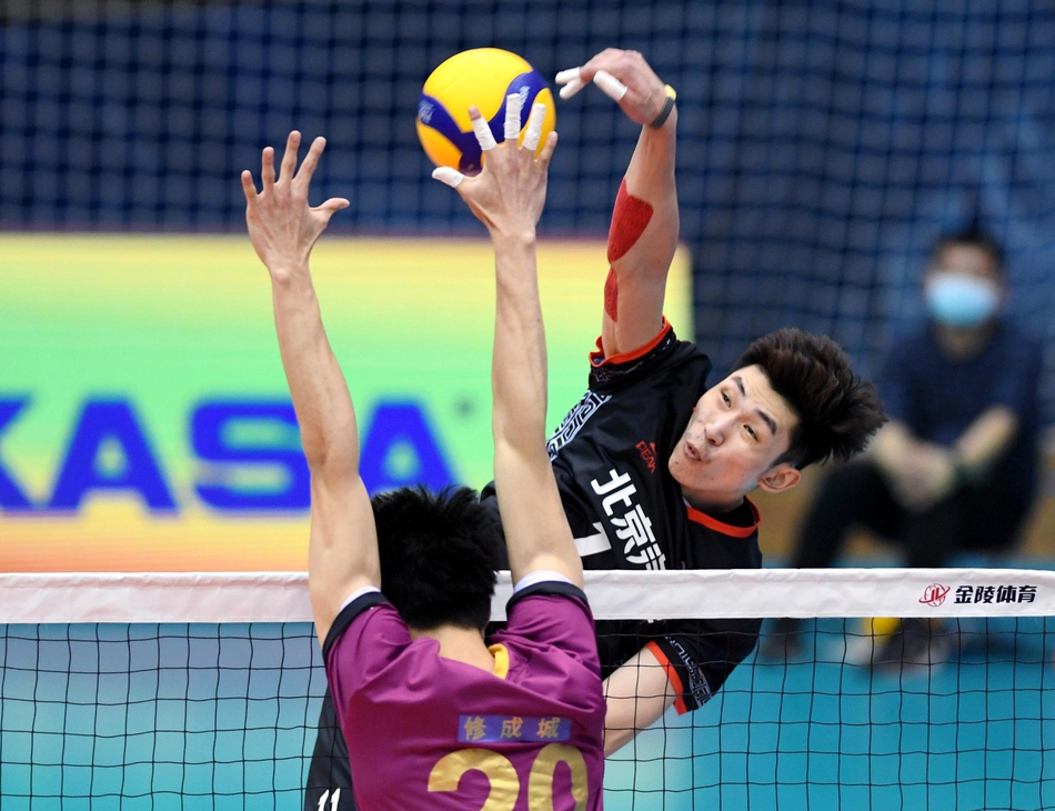 男排联赛首回合北京3-2上海
