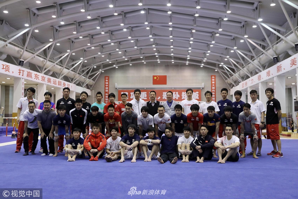 中日男子体操队公开训练