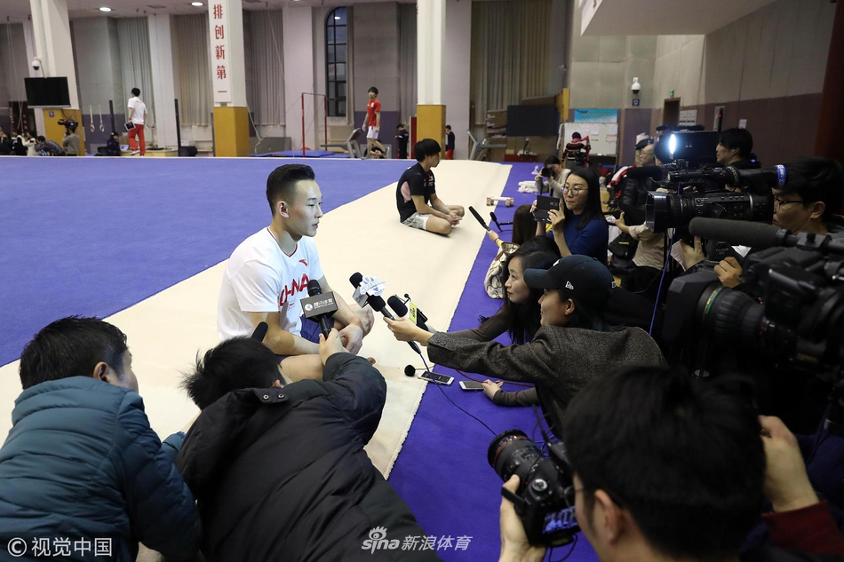 中日男子体操队公开训练