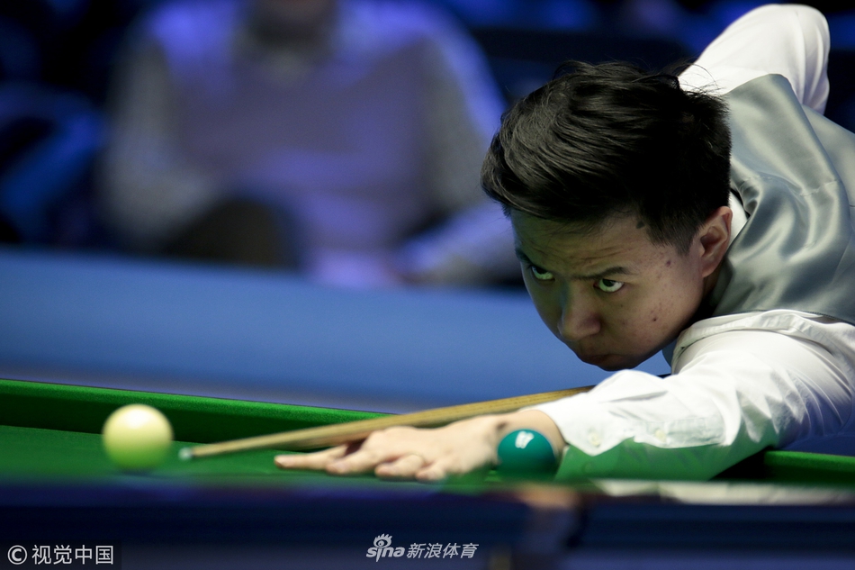 大奖赛次轮肖国栋4-1马克-戴维斯