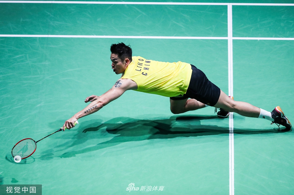 法国赛首轮林丹2-0勒维德兹