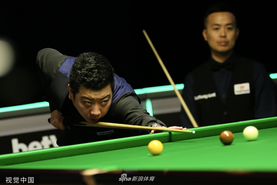 英锦赛李行6-4傅家俊进16强