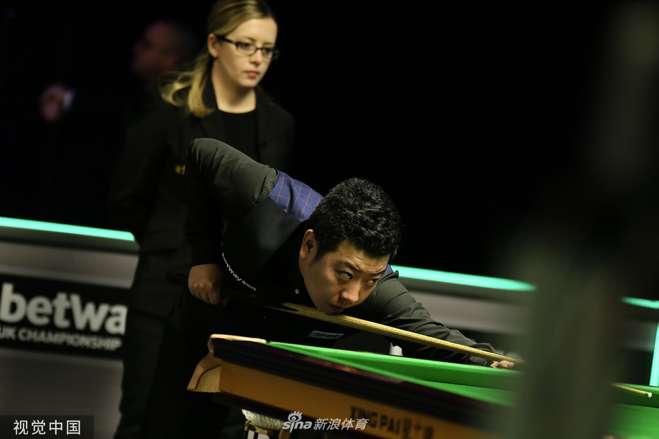 英锦赛李行6-4傅家俊进16强