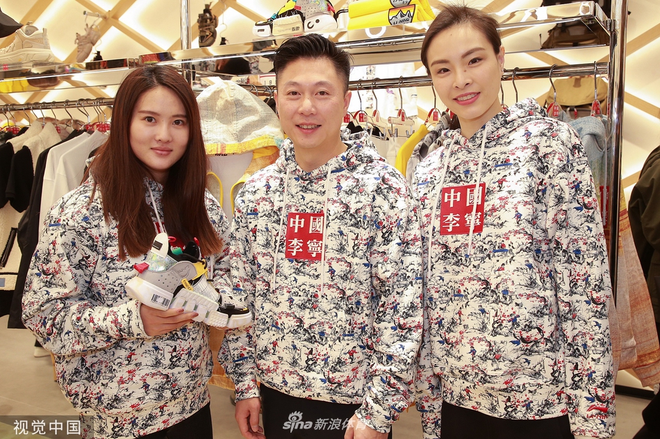 李宁李小鹏杨威吴敏霞出席活动