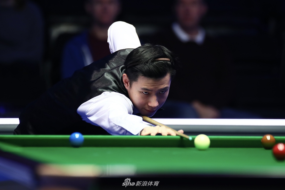 大奖赛希金斯4-1赵心童