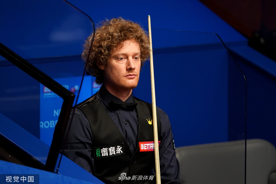 世锦赛罗伯逊暂8-8威尔逊