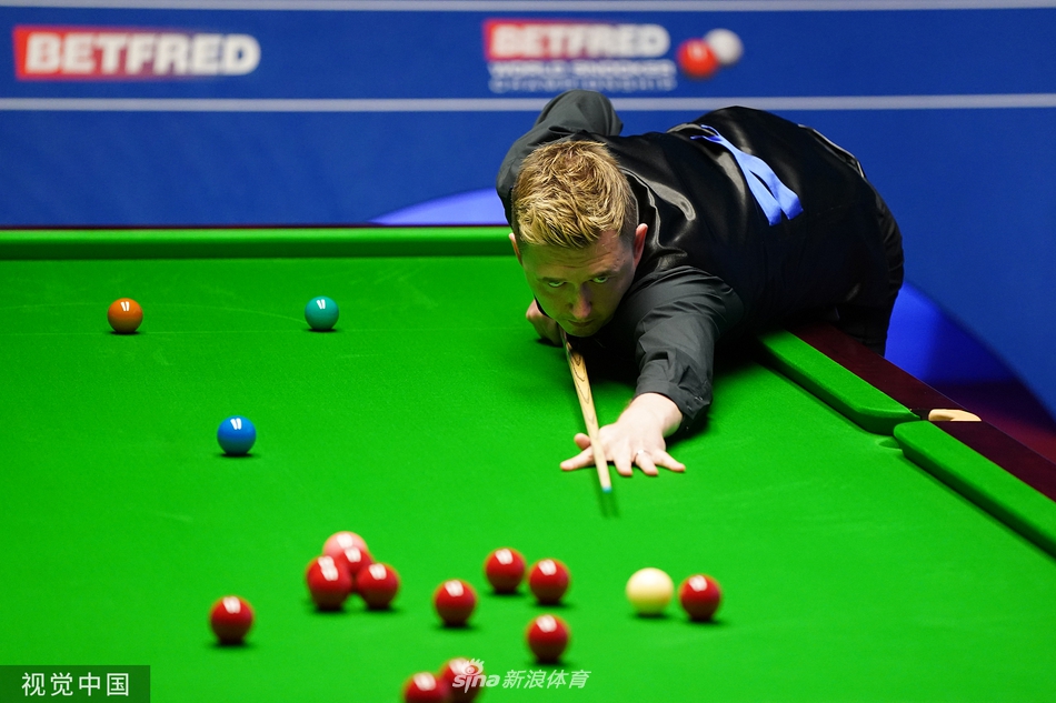 世锦赛罗伯逊暂8-8威尔逊